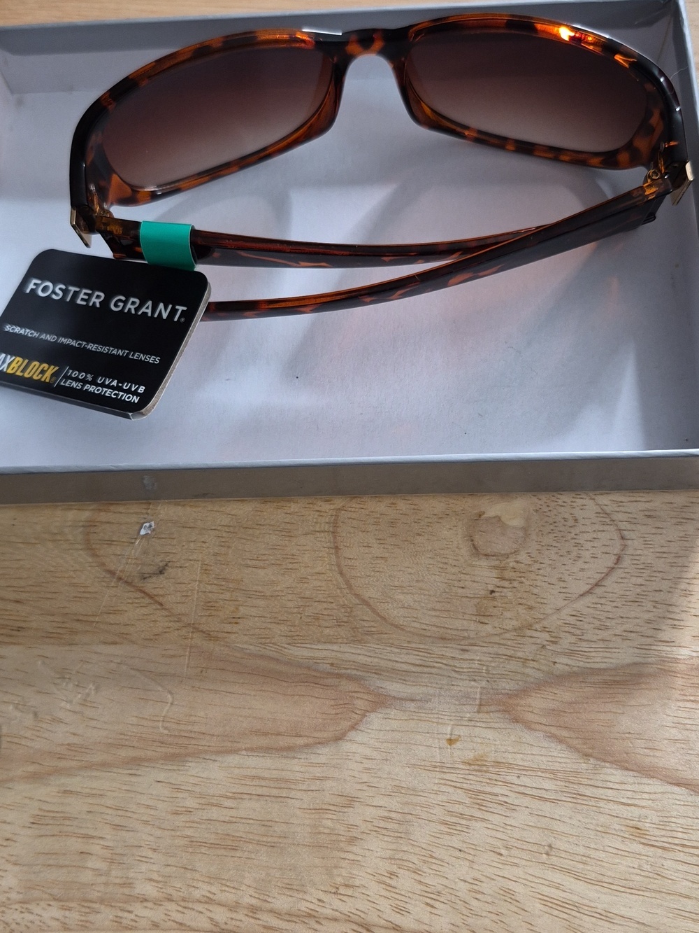 Foster Grant Tortoiseshell Frame Sunglasses with Brown Lenses - Picture 2 of 4